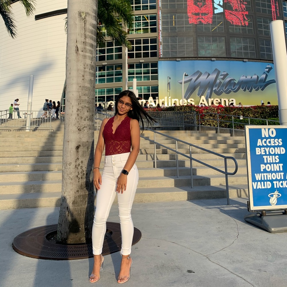 Meet your Posher, Yanitza